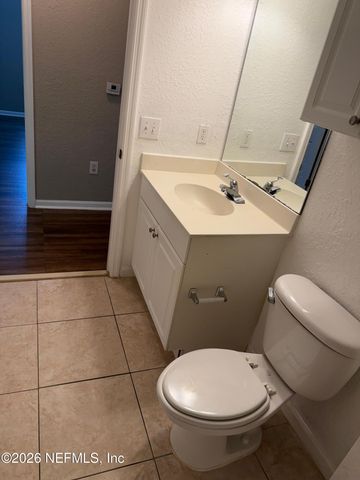 8539 GATE Parkway W 424, Jacksonville, FL 32216