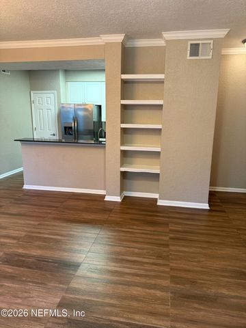 8539 GATE Parkway W 424, Jacksonville, FL 32216