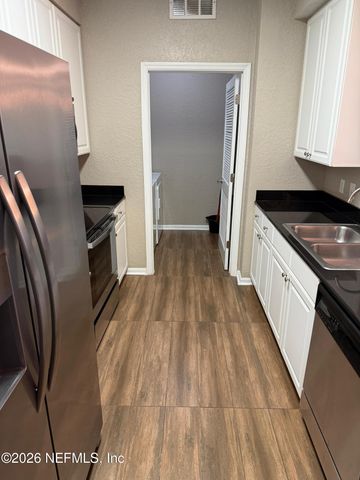 8539 GATE Parkway W 424, Jacksonville, FL 32216