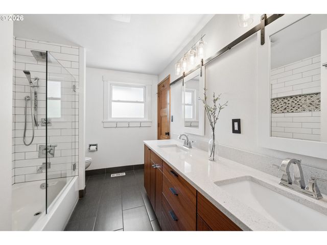 6467 Se 135TH Ave, Portland, OR 97236