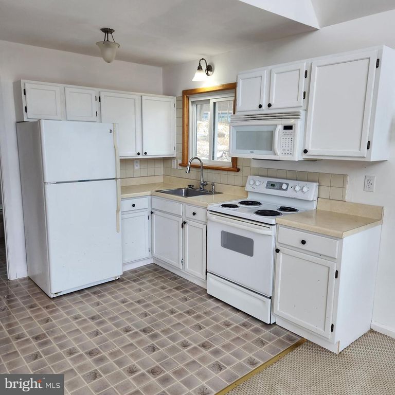 Image 30 of property listing at 59 ALPINE DR, Front Royal, VA 22630
