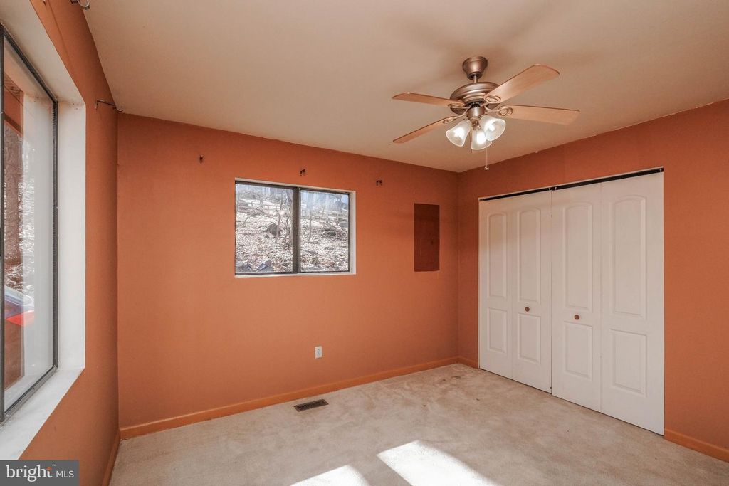 Image 43 of property listing at 59 ALPINE DR, Front Royal, VA 22630