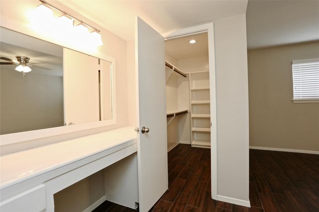 1135 Murrayhill Drive, Houston, TX 77043