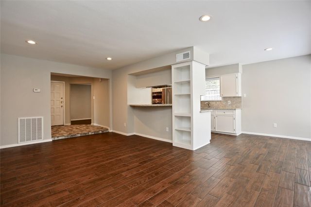 1135 Murrayhill Drive, Houston, TX 77043