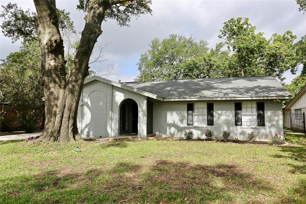 1135 Murrayhill Drive, Houston, TX 77043