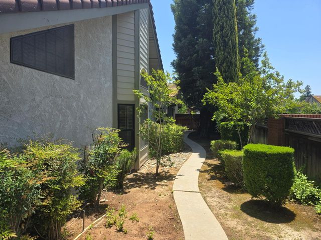 1229 W Bullard Avenue # 105, Fresno, CA 93711