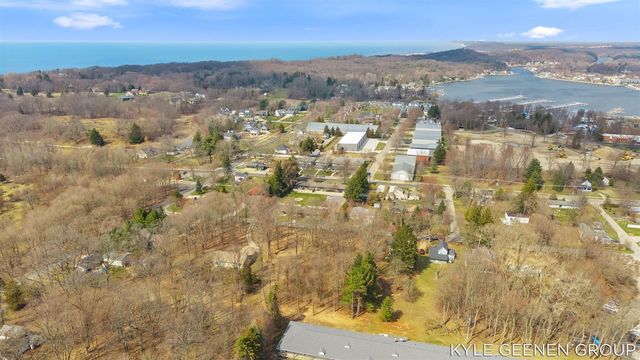 387 & 389 W Fremont Street, Douglas, MI 49406