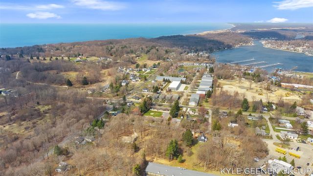 387 & 389 W Fremont Street, Douglas, MI 49406