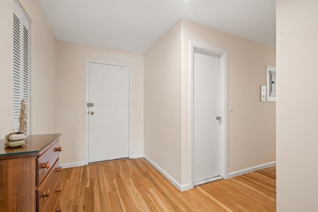 50 Green Street 401, Brookline, MA 02446