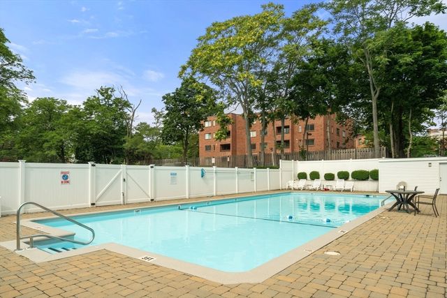 50 Green Street 401, Brookline, MA 02446