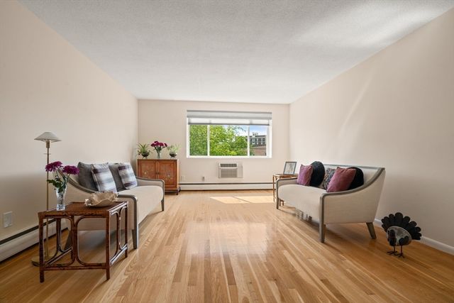 50 Green Street 401, Brookline, MA 02446