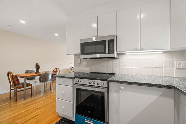 50 Green Street 401, Brookline, MA 02446
