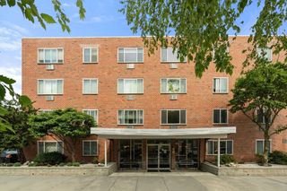 50 Green Street 401, Brookline, MA 02446