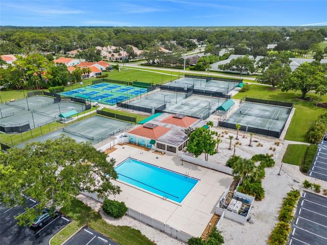 6923 LENNOX PLACE, University Park, FL 34201