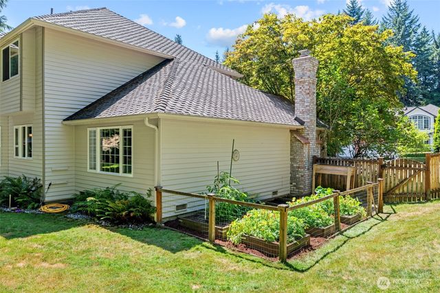 19710 222nd Avenue NE, Woodinville, WA 98077