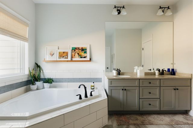 44 Will Tremper Drive, Rhinebeck, NY 12572