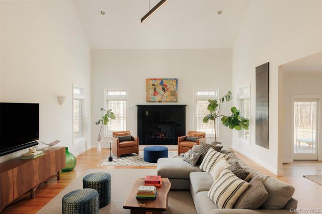 44 Will Tremper Drive, Rhinebeck, NY 12572