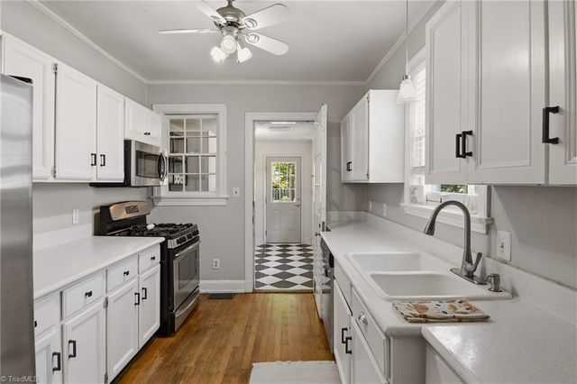 2209 W Friendly Avenue, Greensboro, NC 27403