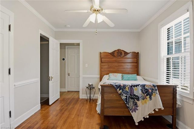 2209 W Friendly Avenue, Greensboro, NC 27403
