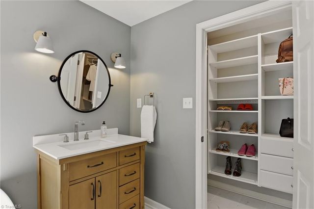 2209 W Friendly Avenue, Greensboro, NC 27403