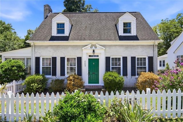 2209 W Friendly Avenue, Greensboro, NC 27403