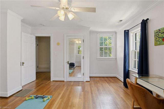 2209 W Friendly Avenue, Greensboro, NC 27403