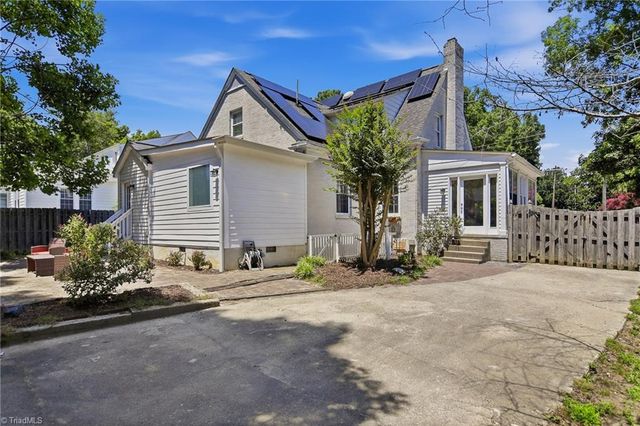 2209 W Friendly Avenue, Greensboro, NC 27403