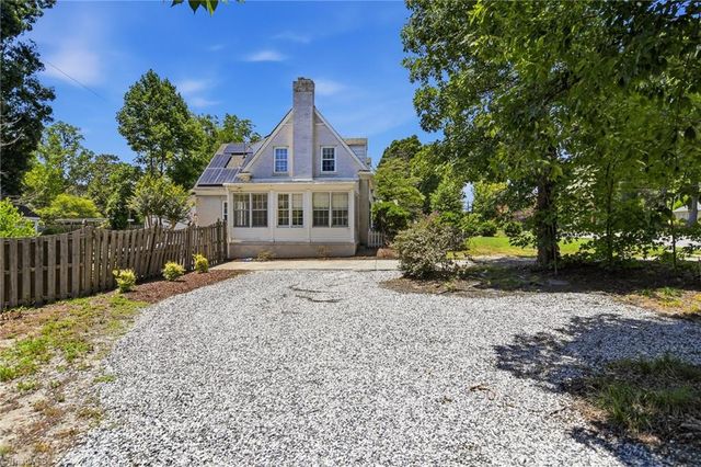 2209 W Friendly Avenue, Greensboro, NC 27403