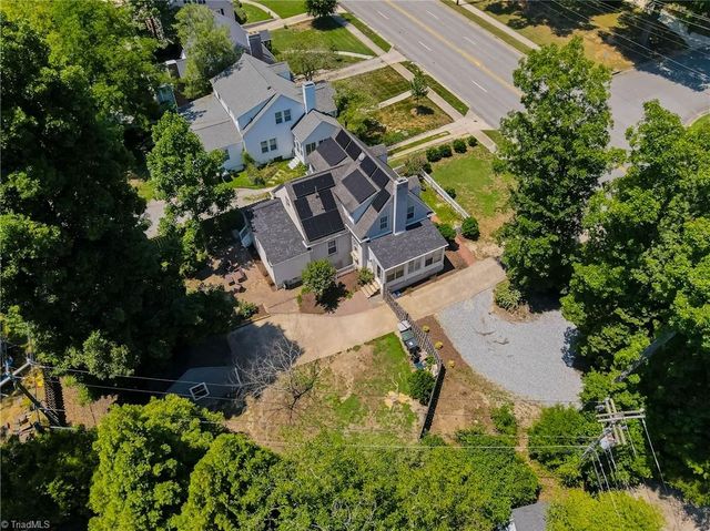 2209 W Friendly Avenue, Greensboro, NC 27403