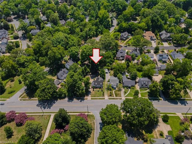 2209 W Friendly Avenue, Greensboro, NC 27403