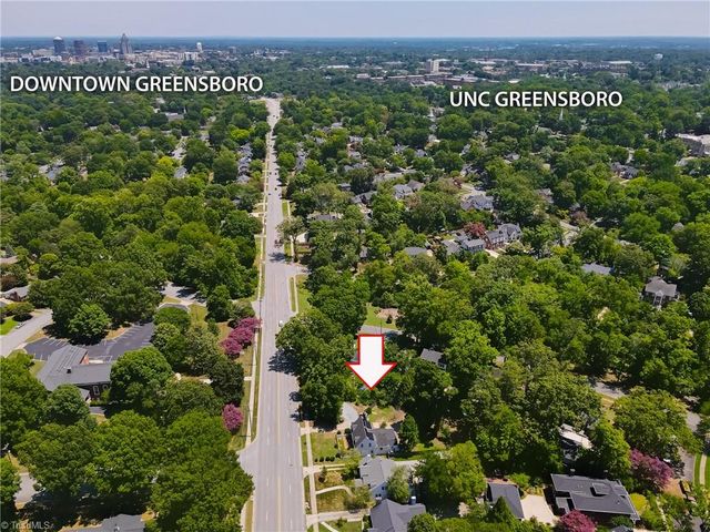 2209 W Friendly Avenue, Greensboro, NC 27403