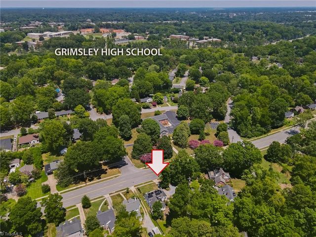 2209 W Friendly Avenue, Greensboro, NC 27403