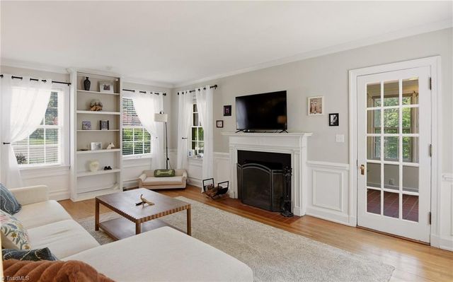 2209 W Friendly Avenue, Greensboro, NC 27403