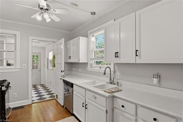 2209 W Friendly Avenue, Greensboro, NC 27403