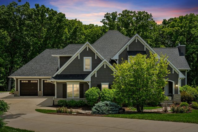 4865 Woody Creek Circle, Bettendorf, IA 52722