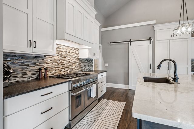 4865 Woody Creek Circle, Bettendorf, IA 52722