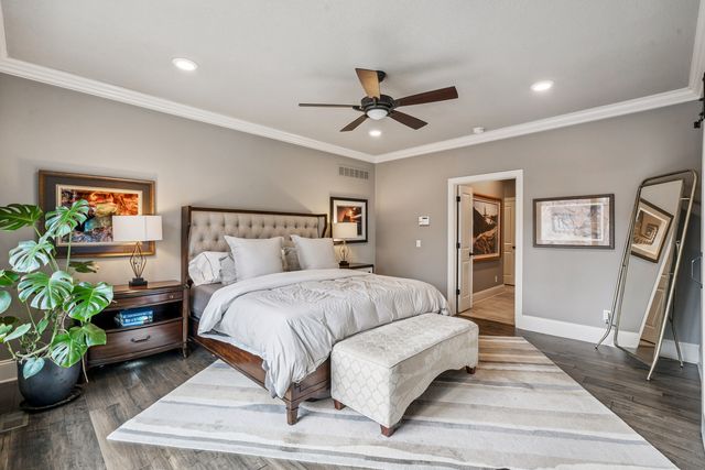 4865 Woody Creek Circle, Bettendorf, IA 52722