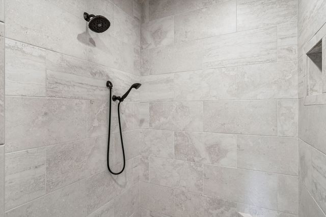 4865 Woody Creek Circle, Bettendorf, IA 52722