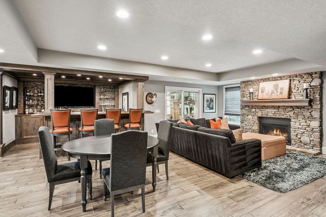 4865 Woody Creek Circle, Bettendorf, IA 52722