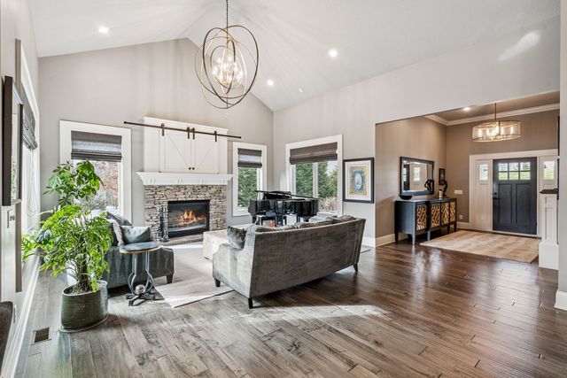 4865 Woody Creek Circle, Bettendorf, IA 52722