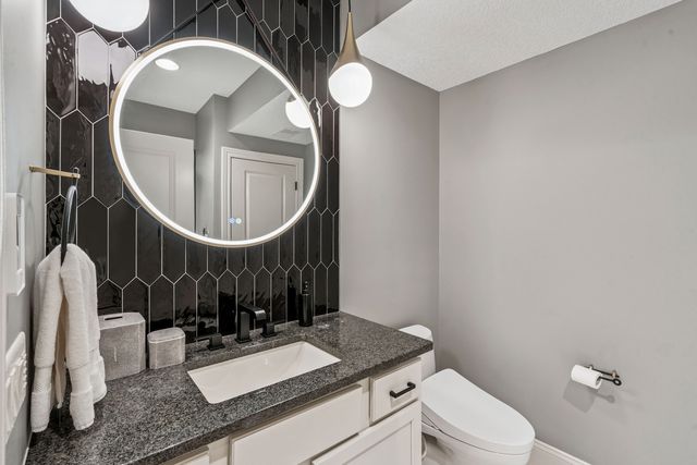 4865 Woody Creek Circle, Bettendorf, IA 52722