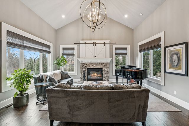 4865 Woody Creek Circle, Bettendorf, IA 52722