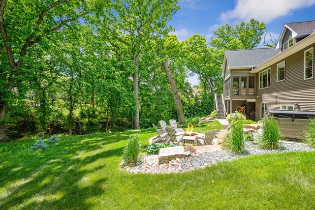 4865 Woody Creek Circle, Bettendorf, IA 52722