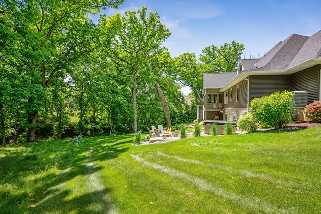 4865 Woody Creek Circle, Bettendorf, IA 52722