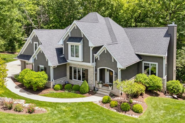 4865 Woody Creek Circle, Bettendorf, IA 52722