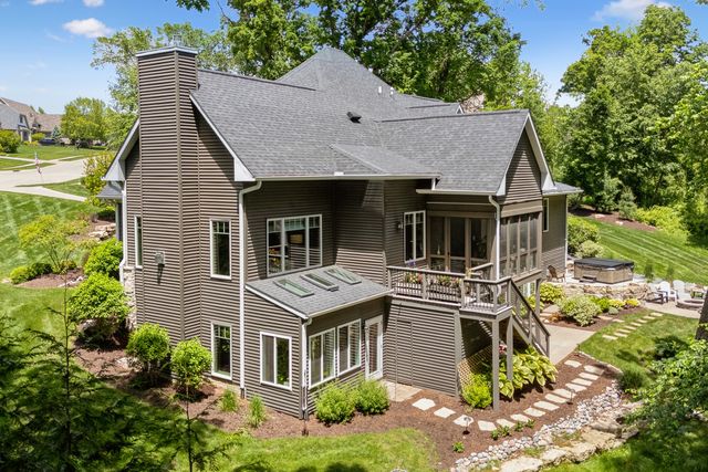 4865 Woody Creek Circle, Bettendorf, IA 52722