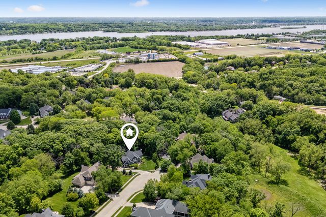4865 Woody Creek Circle, Bettendorf, IA 52722