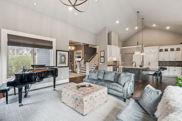 4865 Woody Creek Circle, Bettendorf, IA 52722