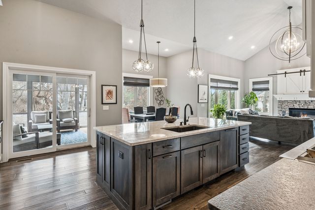 4865 Woody Creek Circle, Bettendorf, IA 52722