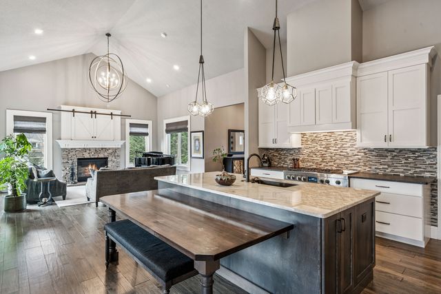 4865 Woody Creek Circle, Bettendorf, IA 52722